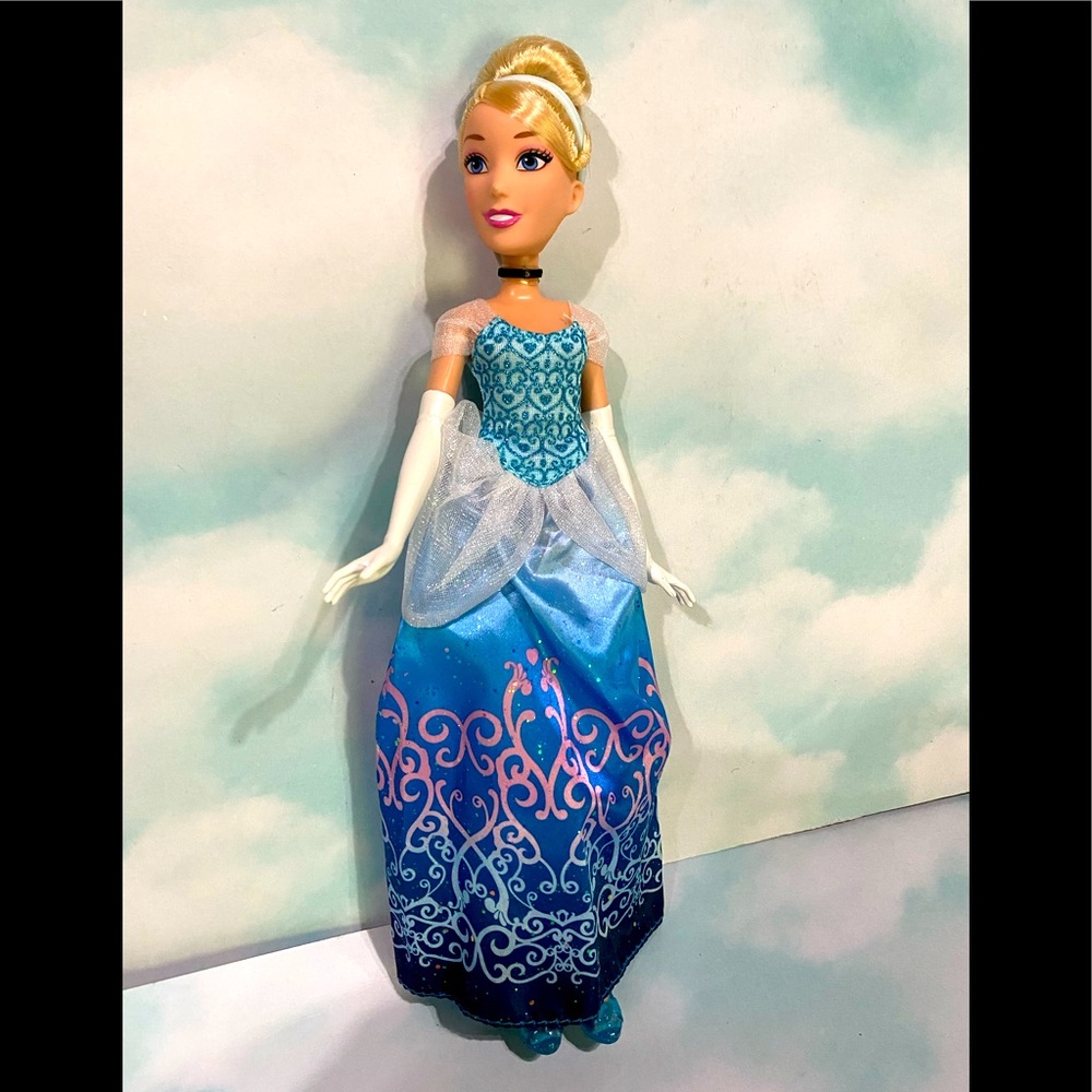 DISNEY’S  CINDERELLA 2015 PRINCESS CINDERELLA  DOLL w/ROYAL SHIMMER BALL GOWN